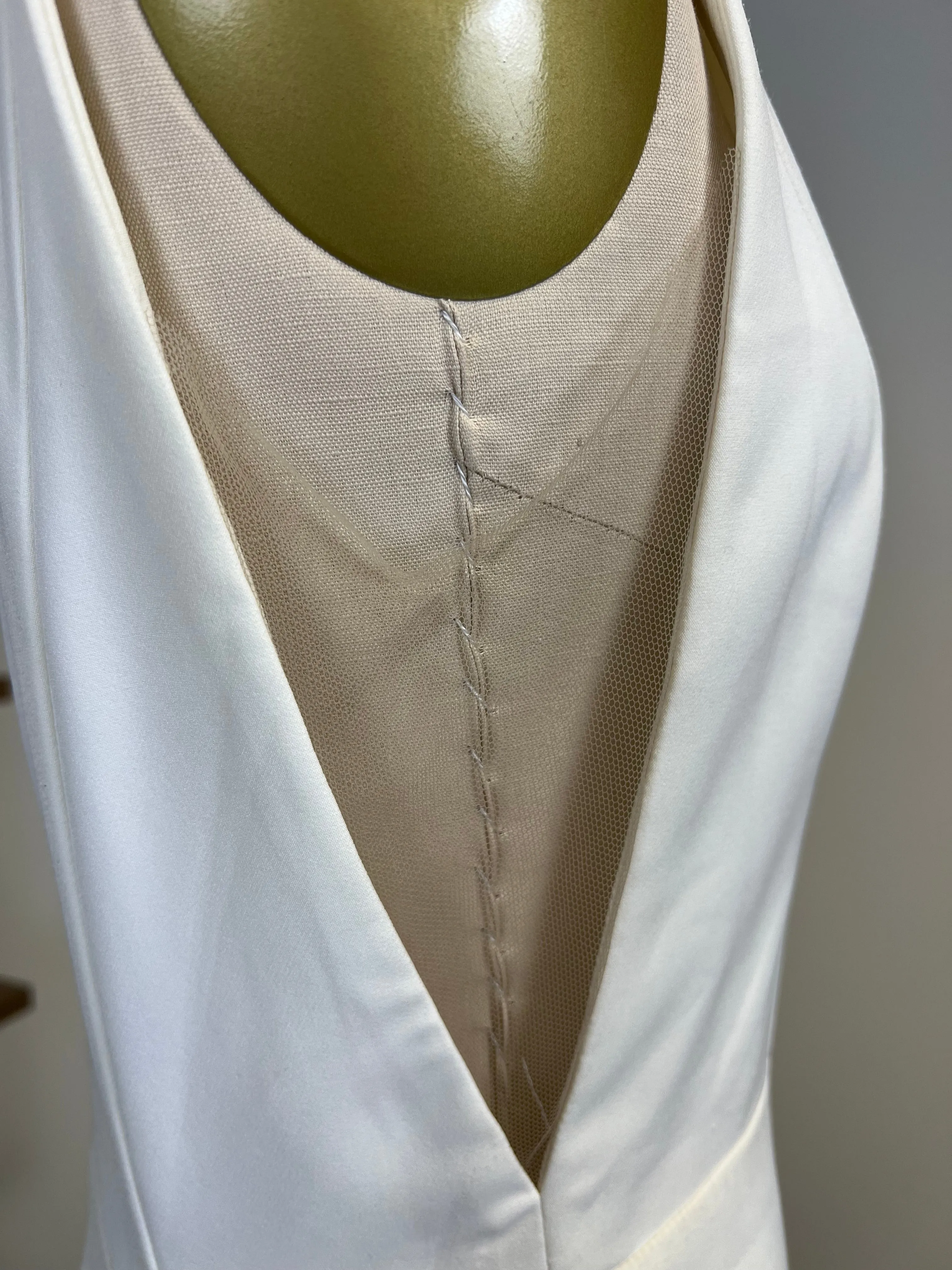 B / Sarah Seven Hotel Living Size 8