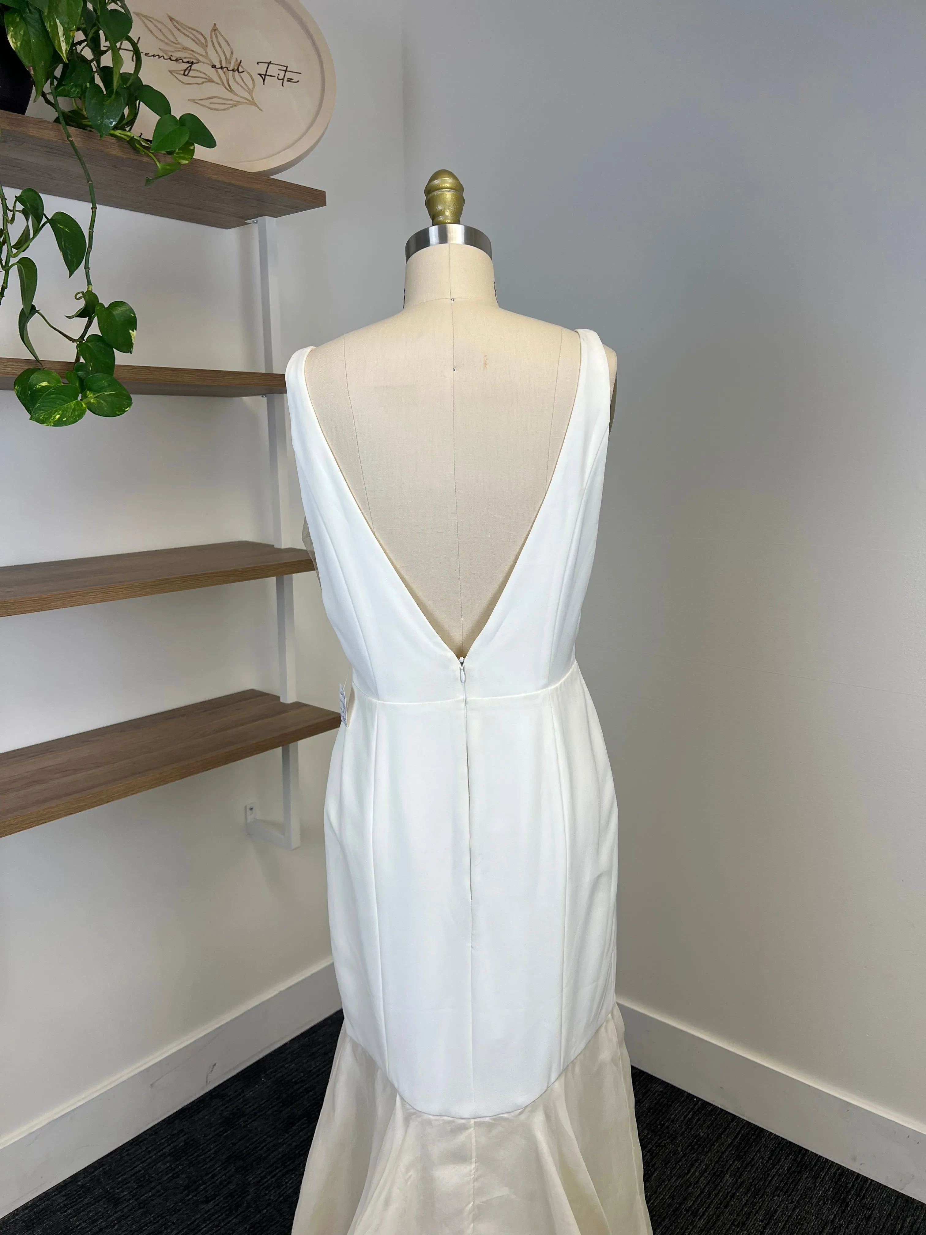 B / Sarah Seven Hotel Living Size 8