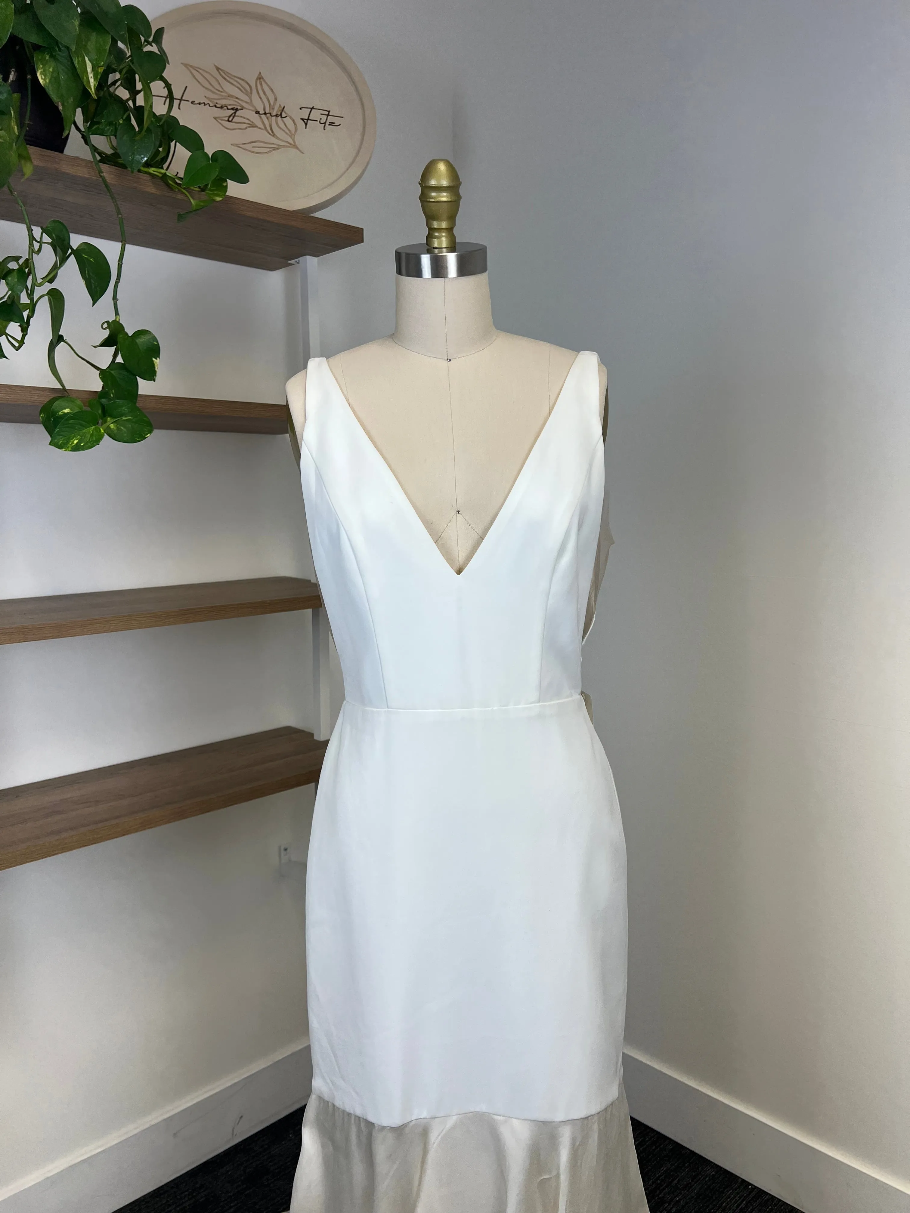 B / Sarah Seven Hotel Living Size 8